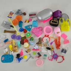 Small lot of kids toys – mixed lot – dolls accessories