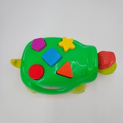 2002 Fisher Price Tappy Green Turtle Shape Press Baby Toy Surprise Pop Out Head