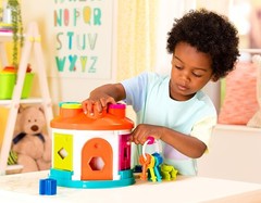 Battat – Shape Sorter House – Color and Shape Sorting Toy with 6 Keys and 12 Sha
