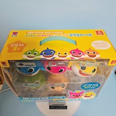 Pinkfong Baby Shark Family Sensory Play Set Melody & Talking & Singing Dolls Toy