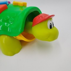 2002 Fisher Price Tappy Green Turtle Shape Press Baby Toy Surprise Pop Out Head