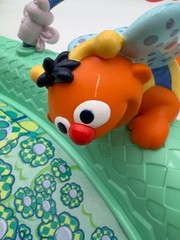2001 Baby Scentsation Sesame Steeet Crawl Along Musical Garden RARE