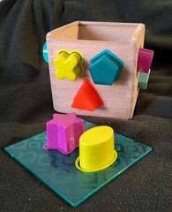 Wooden Shape Sorter Cube, 9 Colorful Shapes, Educational Wooden Toy for Toddlers