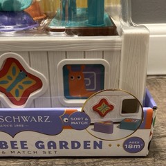 FAO Schwarz Bumble Busy Bee Garden Sort & Match Toy Set 18pc Ages 18m+ Brand New