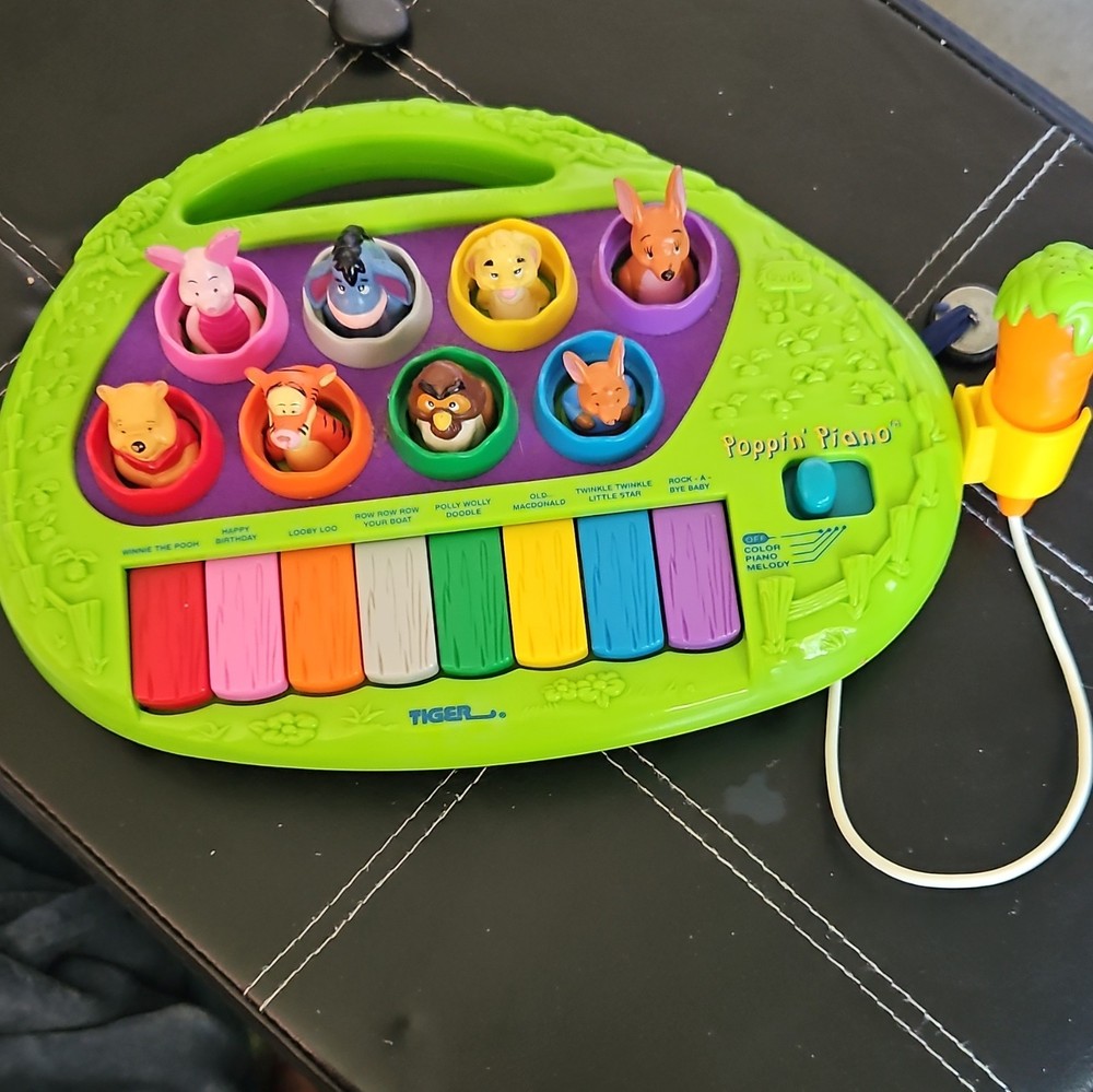 Tiger Electronics Disney Winnie the Pooh Poppin’ Piano Musical Toy 87-001