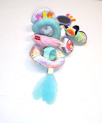 INFANTINO Spiral Toy Strap for Stroller Crib Jungle Birds Parrot