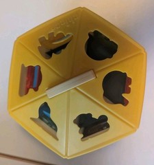 Vintage Chicco Peek-A-Babe Peekaboo Gazoobo Zoo House Shape Sorter Toy