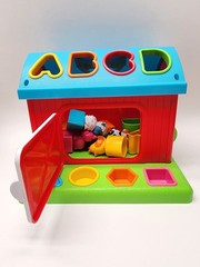 Infantino Shape Sorting Barn ABC & Animals