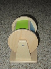 Lovevery The Senser Toy Spinning Rainbow Wheel Montessori Tummy Time 5-6 Months