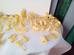 KIDS YELLOW PLASTIC OBJECTS ANIMALS TOUCHY TOYS VISUAL LEARNING VTG MPC LOT
