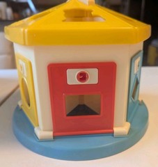 Vintage Chicco Peek-A-Babe Peekaboo Gazoobo Zoo House Shape Sorter Toy