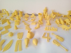 KIDS YELLOW PLASTIC OBJECTS ANIMALS TOUCHY TOYS VISUAL LEARNING VTG MPC LOT