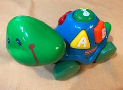 Mattel turtle on wheels flashing lights 6 tall 8 long Battery operated